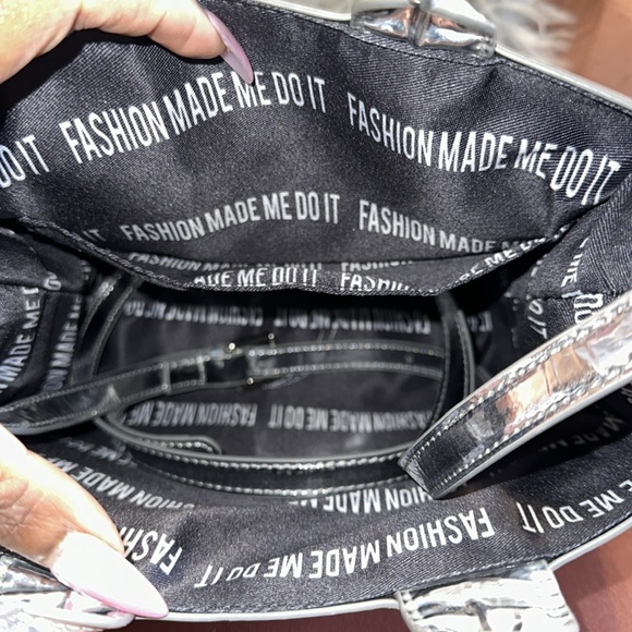 Fashion Made Me Do It Metallic Tote w/ Adjustable Strap. - Picture 3 of 3